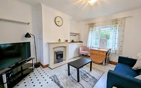 2 Bedroom Home With Driveway Close To Quayside