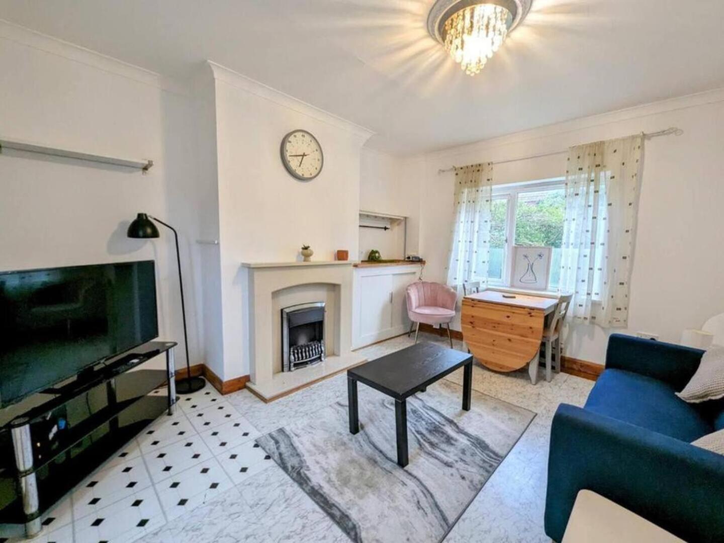 2 Bedroom Home With Driveway Close To Quayside Gateshead Exterior photo